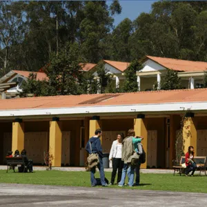 Universidad hemisferios