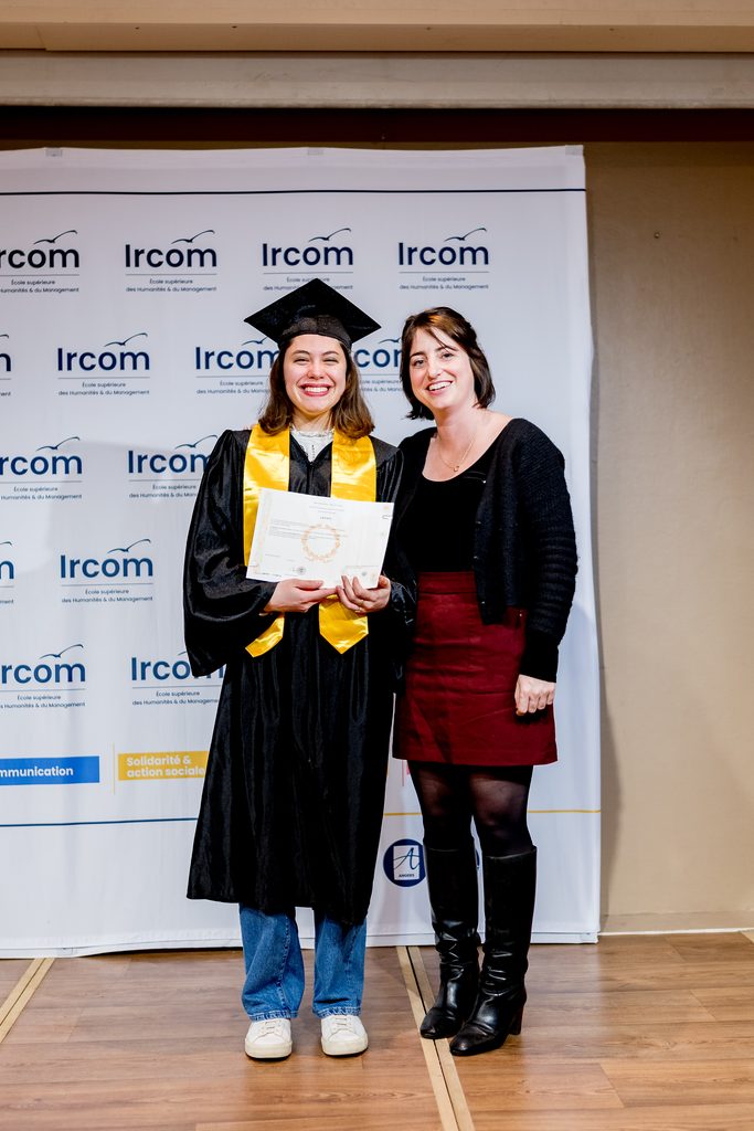 Ircom remise diplomes Laure Helene Arnauld 77