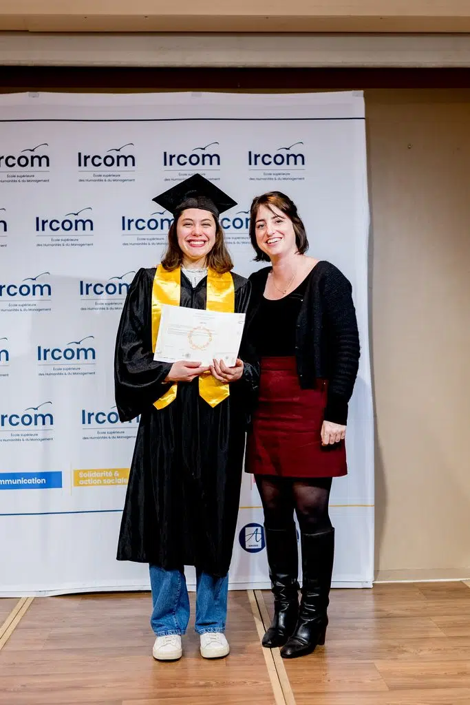 Ircom remise diplomes Laure Helene Arnauld 77
