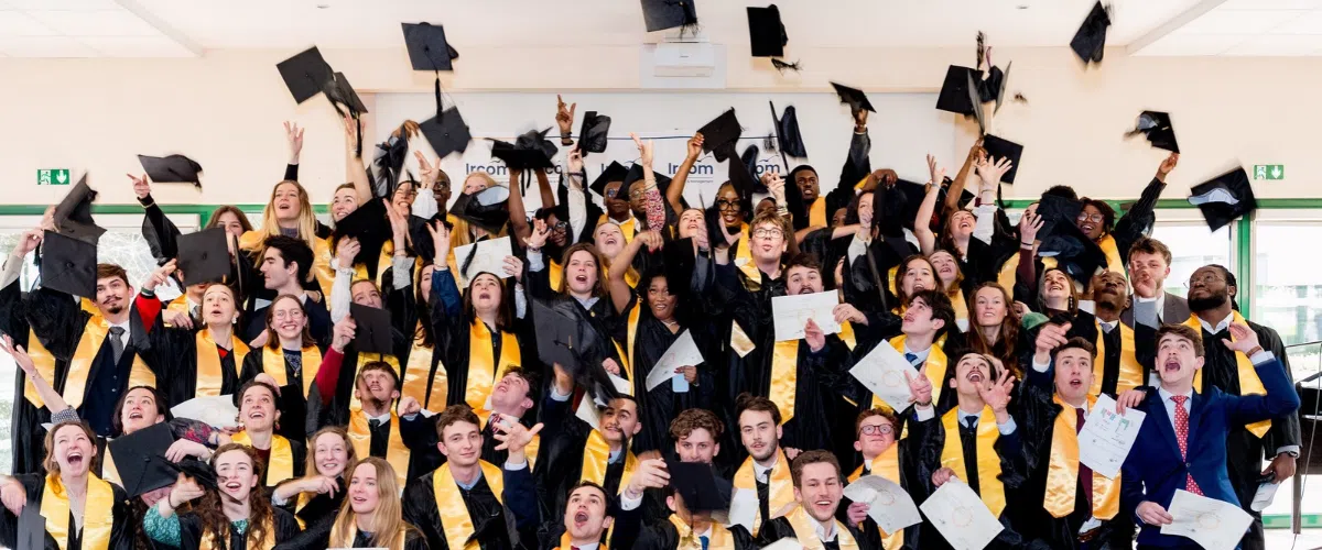 Diplôme d’état et titre professionnel : quelles sont les différences ?